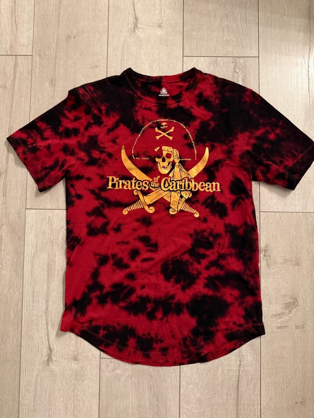 Official Disney Pirates of the Caribbean Tie Dye Graphic Shirt Small S Red Gold